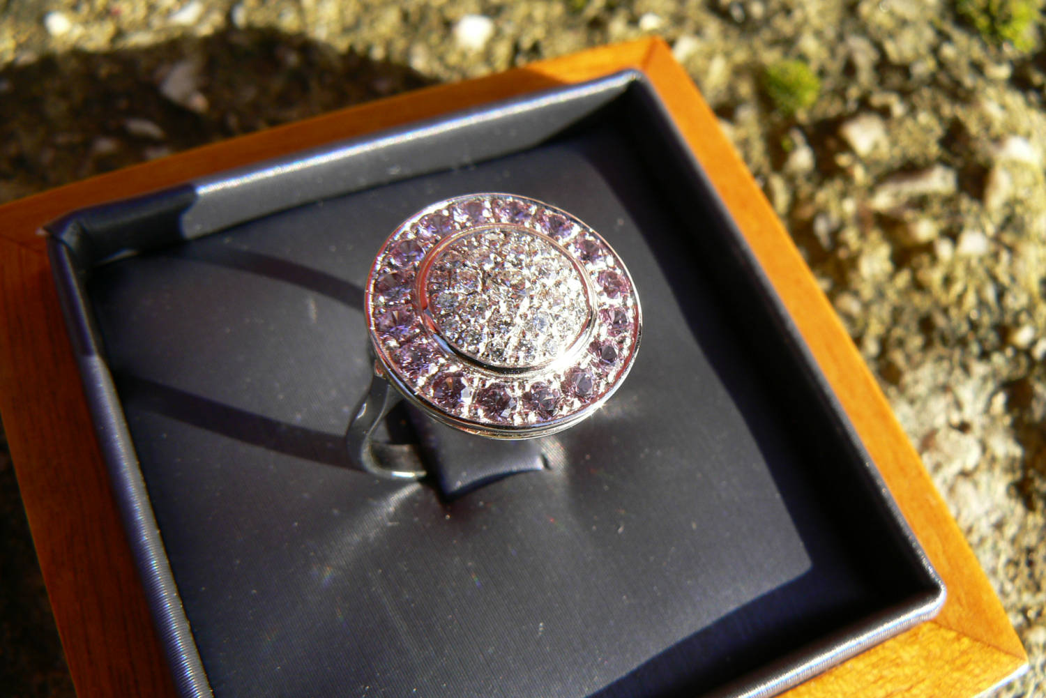 Bague en platine avec saphir rose et diamant